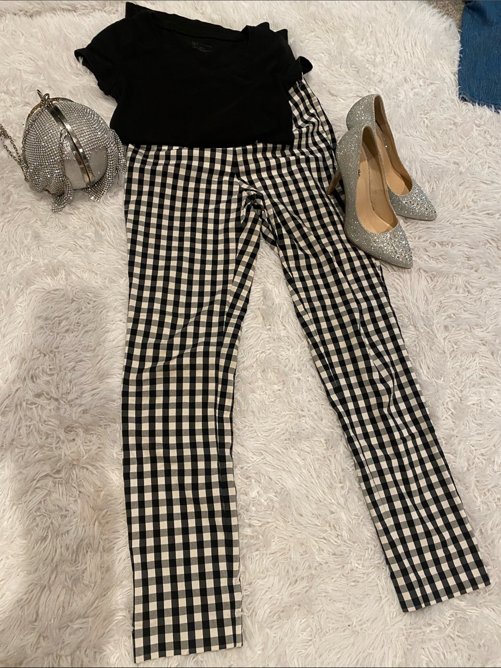 A new day pants andclassic scoop neck teeset Black & White Gingham Skinny Pants - Picture 7 of 8